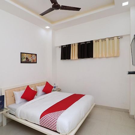 Oyo 13406 Hotel Golden Leaf Bareilly Dış mekan fotoğraf