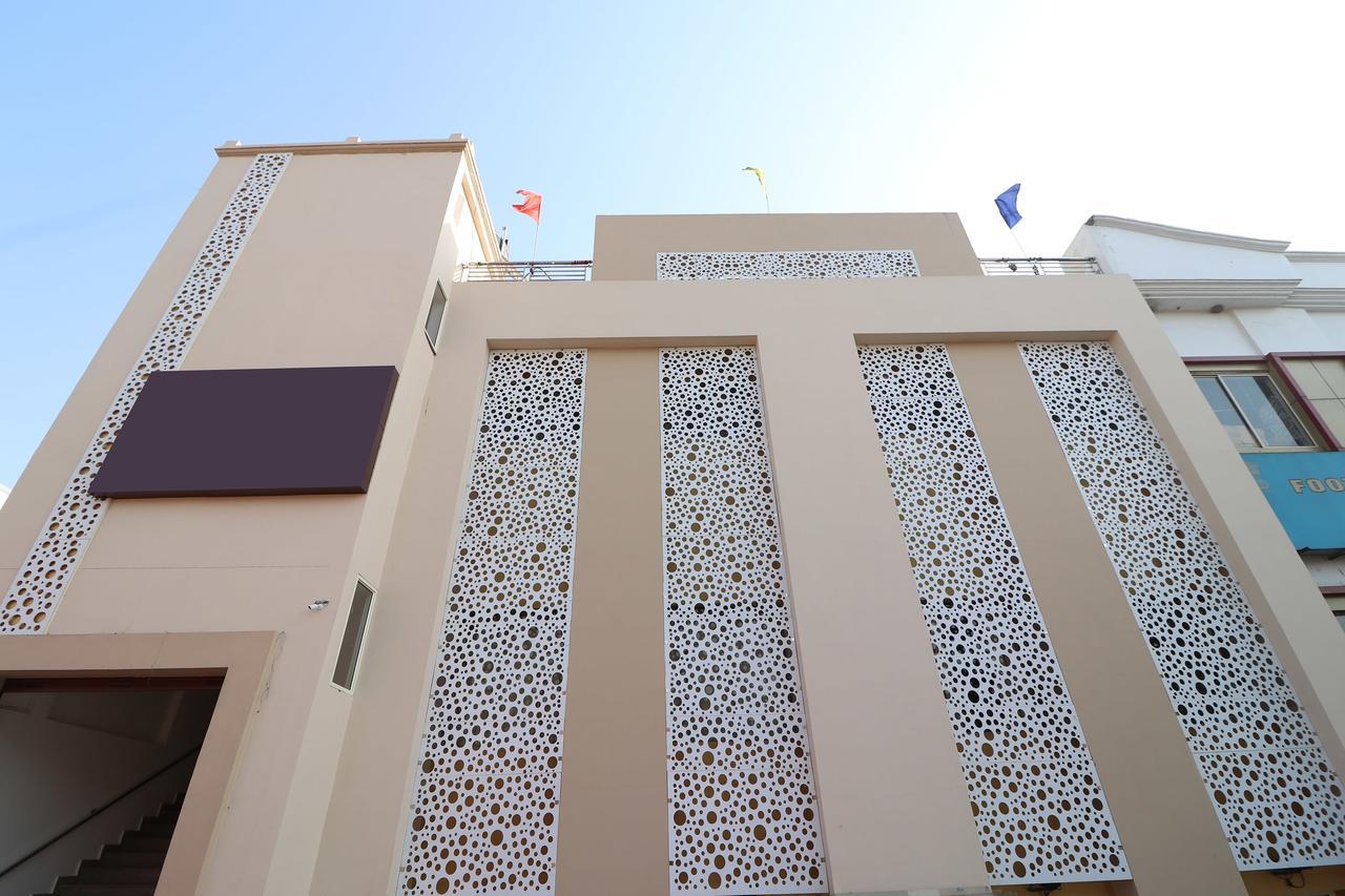 Oyo 13406 Hotel Golden Leaf Bareilly Dış mekan fotoğraf