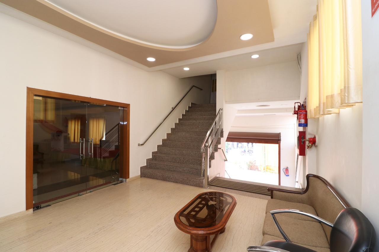 Oyo 13406 Hotel Golden Leaf Bareilly Dış mekan fotoğraf
