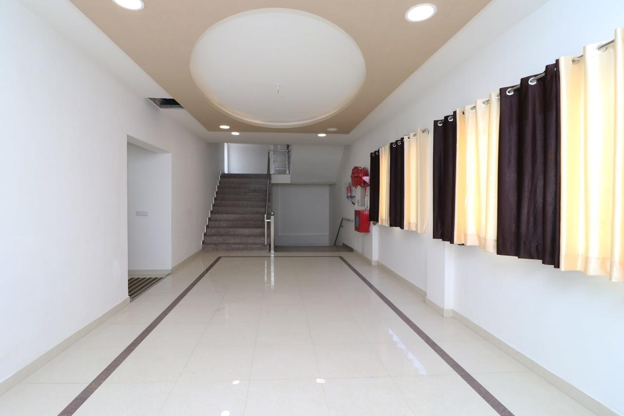 Oyo 13406 Hotel Golden Leaf Bareilly Dış mekan fotoğraf