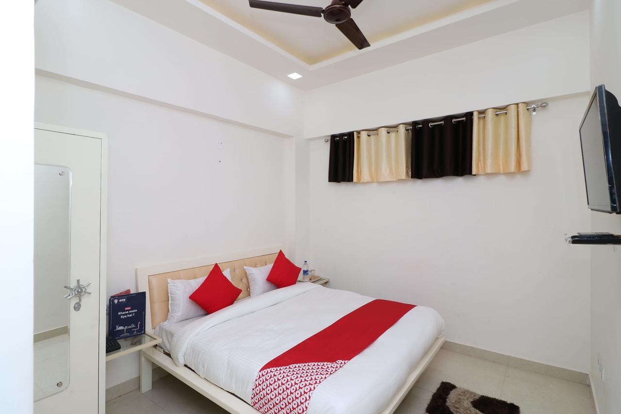 Oyo 13406 Hotel Golden Leaf Bareilly Dış mekan fotoğraf