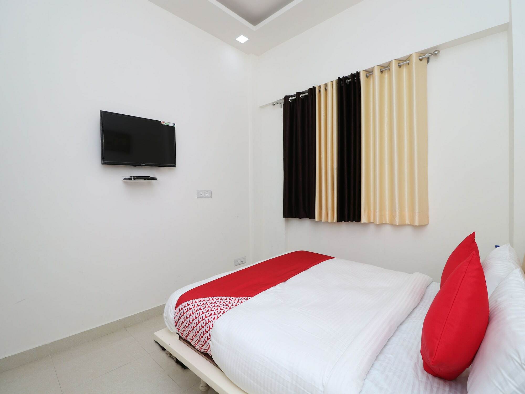 Oyo 13406 Hotel Golden Leaf Bareilly Dış mekan fotoğraf